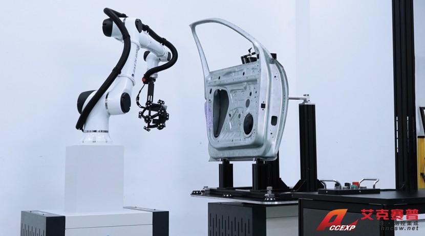 深度集成機器人、變位機和跟蹤站單元