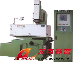 本機采用高級米漢納鑄鐵，材質(zhì)優(yōu)良、剛性佳、穩(wěn)定性高